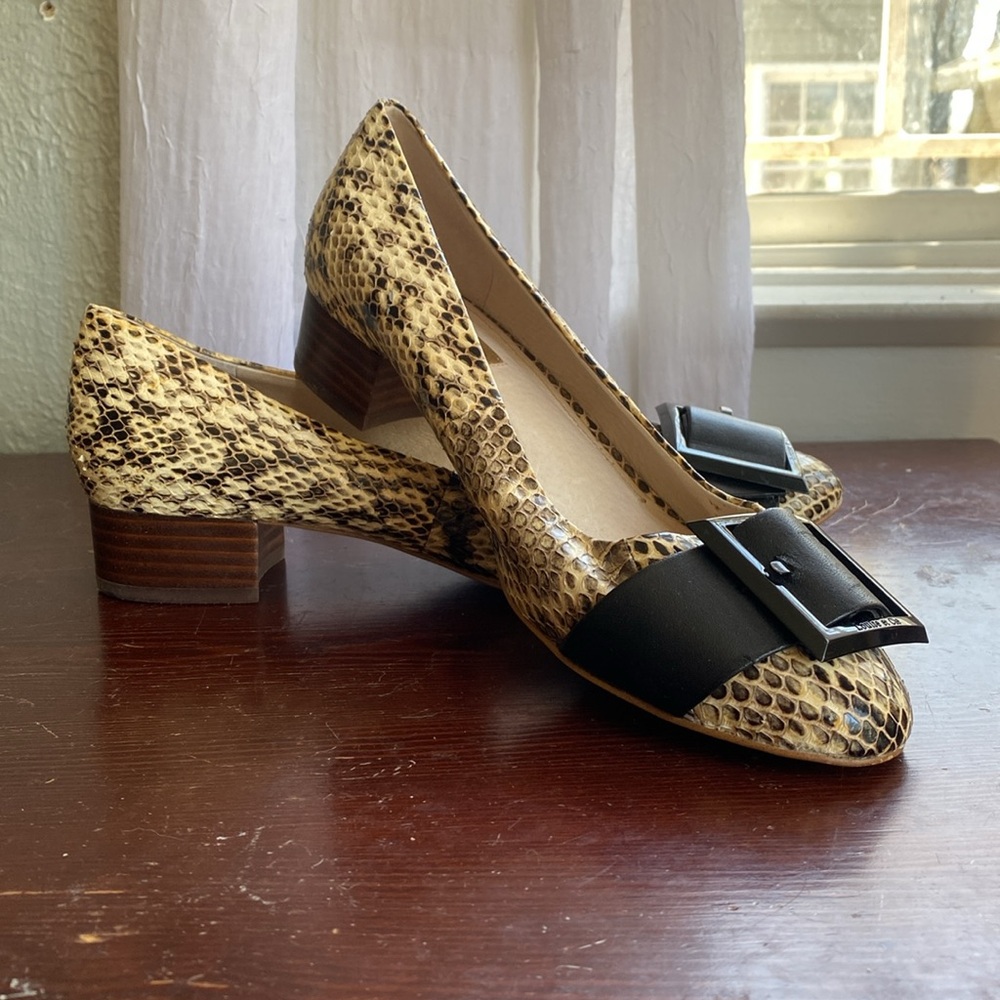 Louise et Cie Brianna Snakeskin Buckle Toe Pump Sz 8.5 Wood Block 1.25" Heel